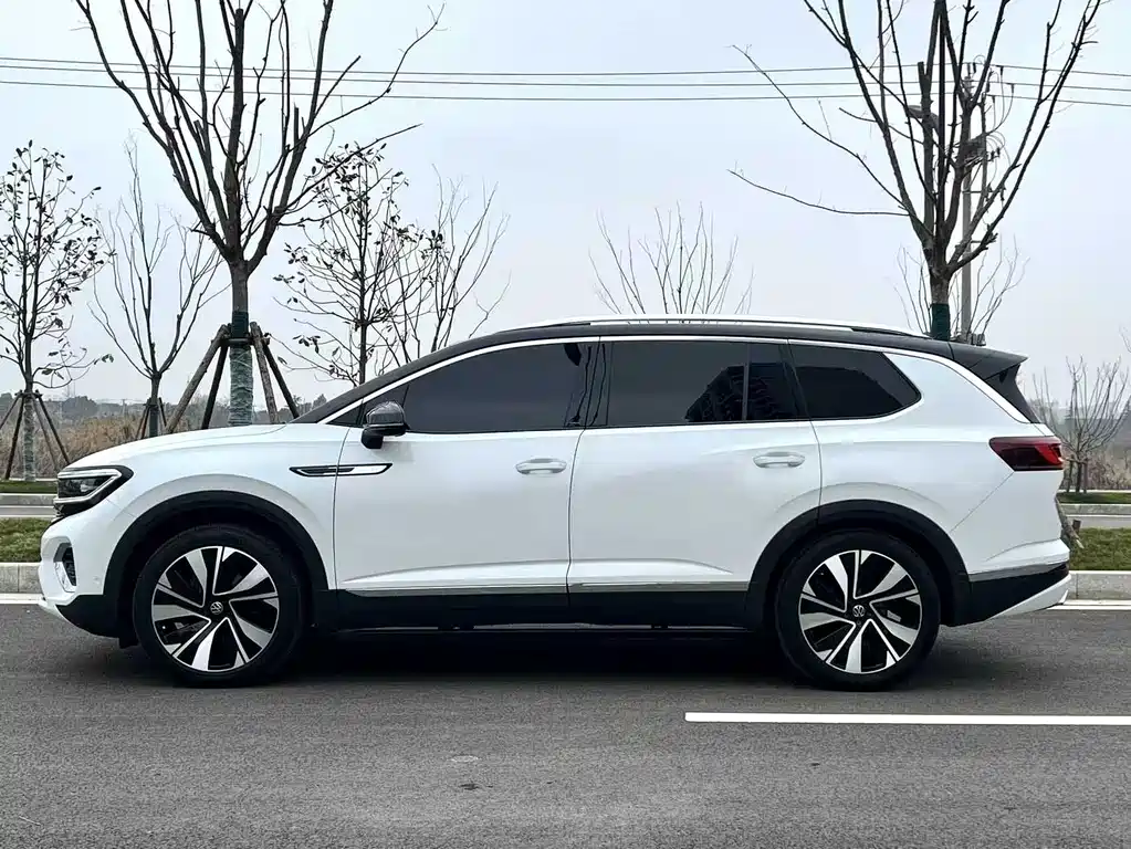 Talagon 380 TSI 4 WD Flagship Victory Realm 6-seat