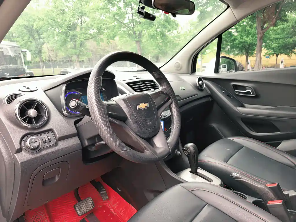 Tracker 1.4 T Auto 2 WD Comfort Sunroof