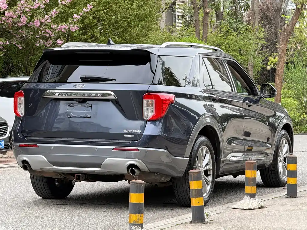 Explorer EcoBoost 285 RWD Style 6-seat