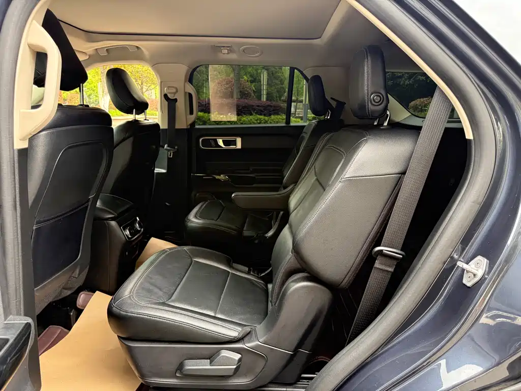 Explorer EcoBoost 285 RWD Style 6-seat