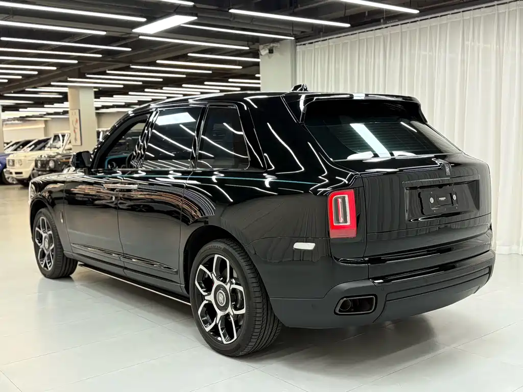Cullinan Black Badge