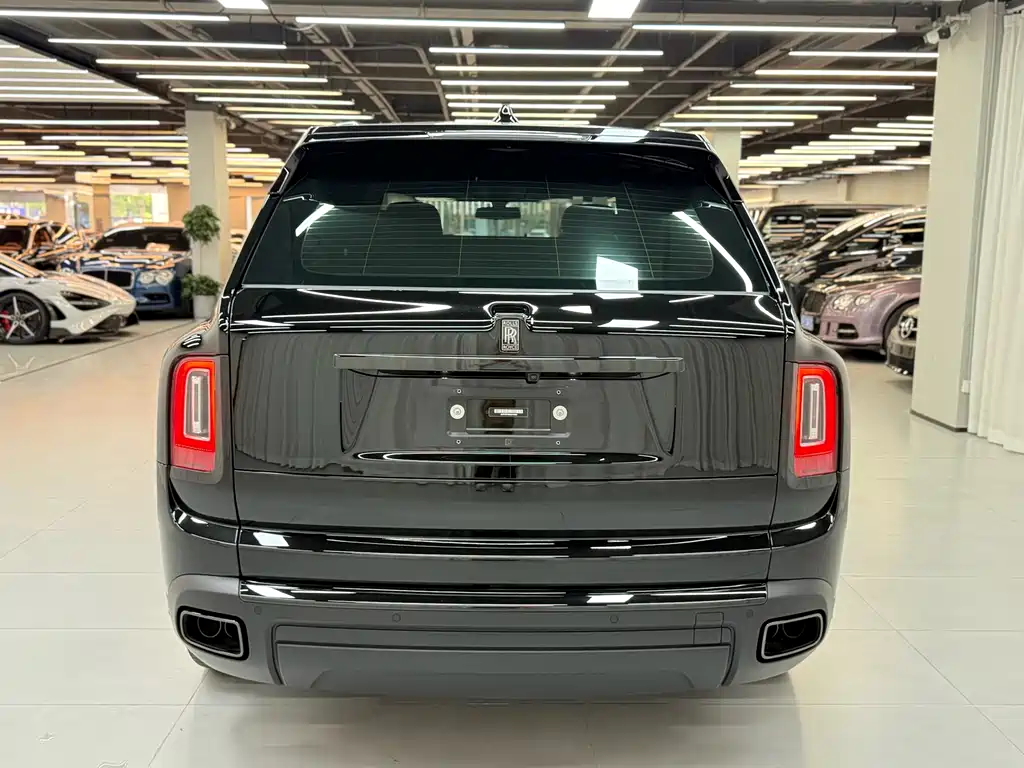 Cullinan Black Badge
