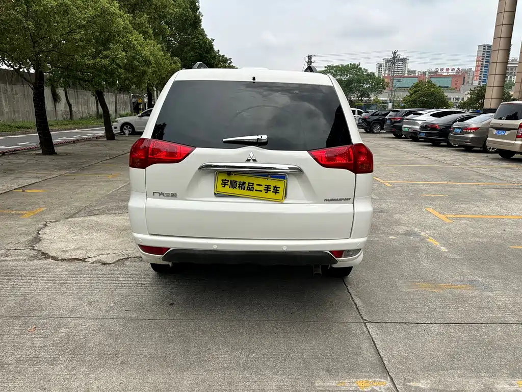 Pajero Sport 3.0 L Auto 2 WD Luxury
