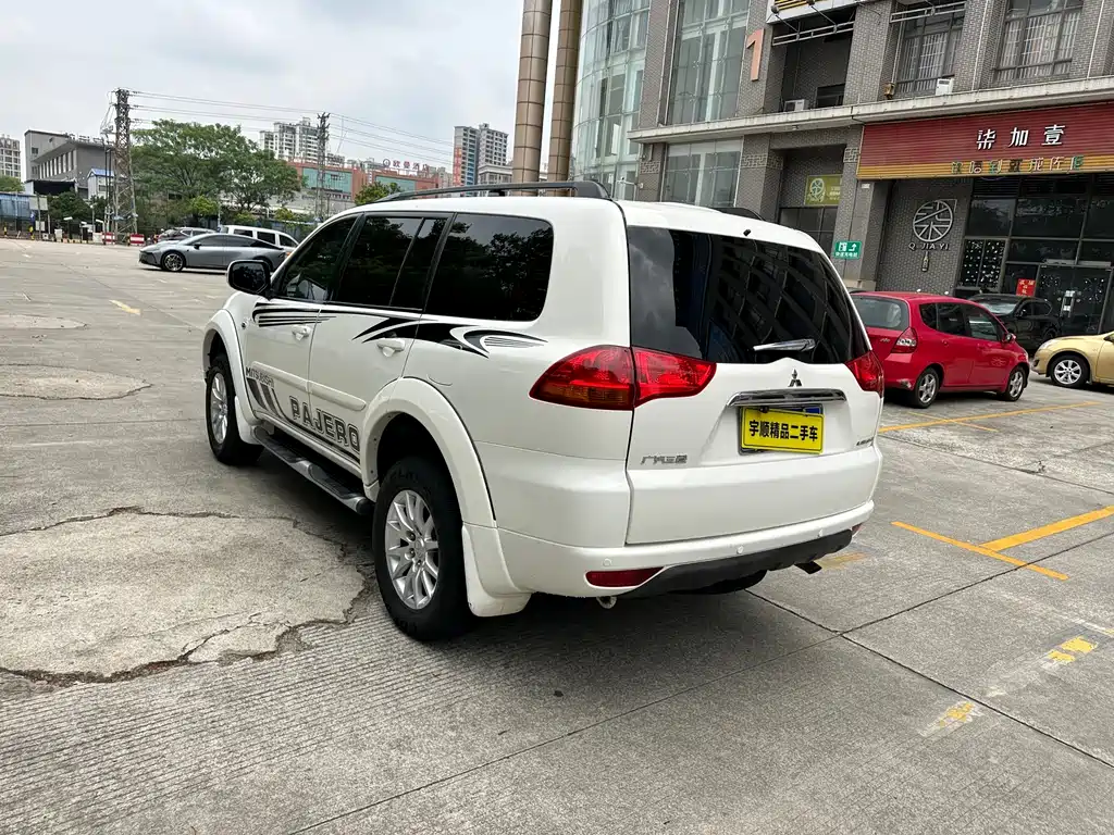 Pajero Sport 3.0 L Auto 2 WD Luxury