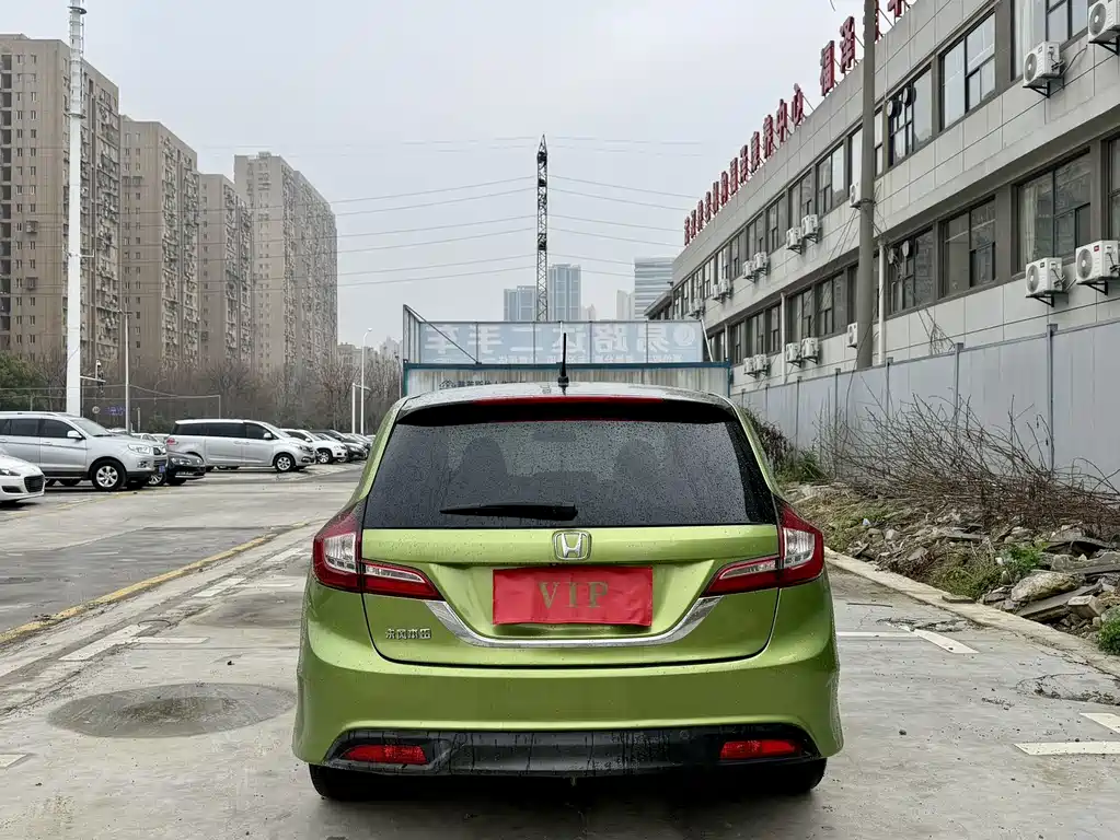 Jade 1.8 L CVT Luxury 5-seat