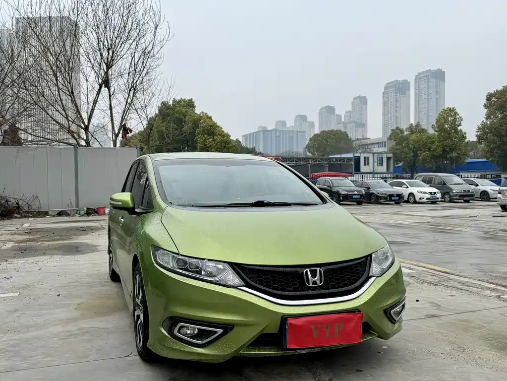 Jade 1.8 L CVT Luxury 5-seat