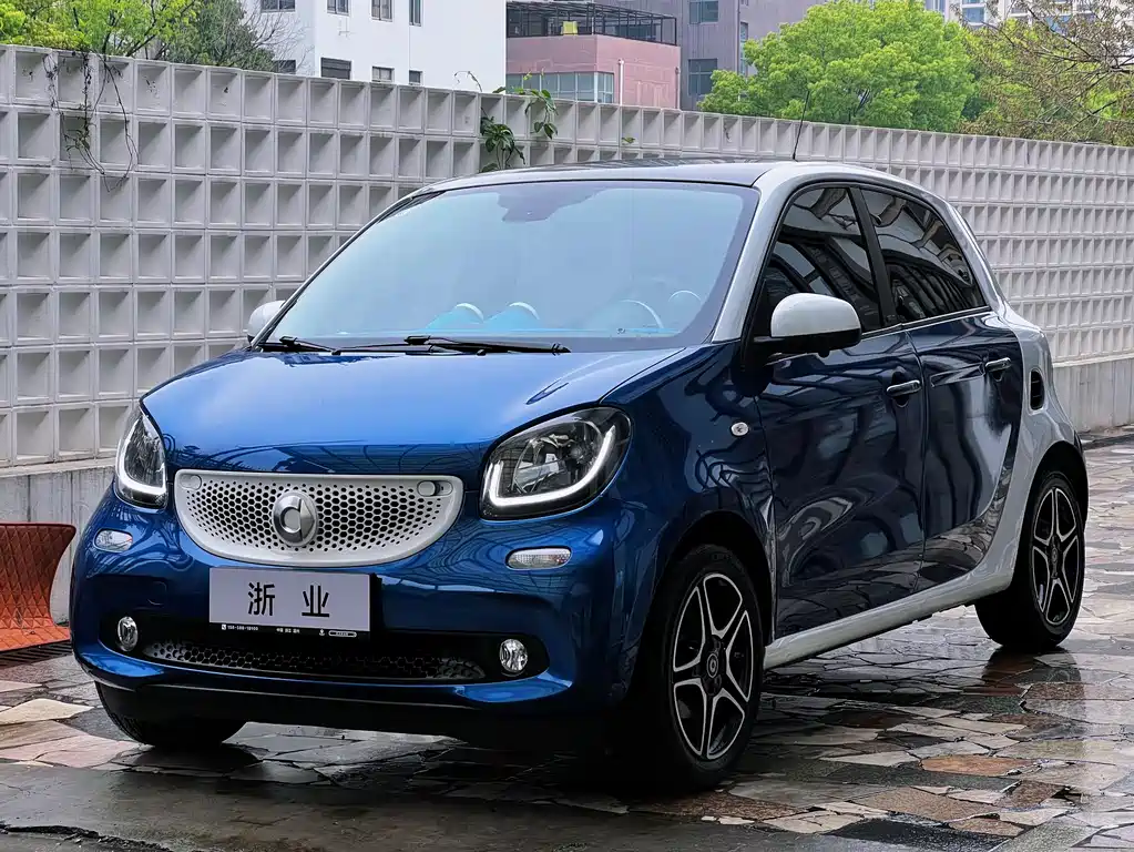 smart forfour smart forfour 2016款 0.9 T 66千瓦极致版