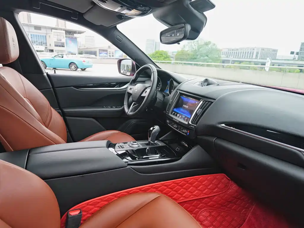 Levante 3.0 T Standard