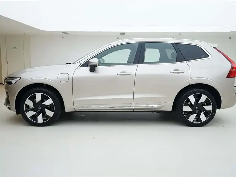Volvo XC60 PHEV T8 PHEV Long Range 4 WD Smart Vision Luxury