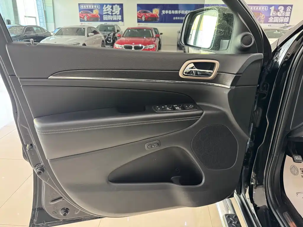 Grand Cherokee (Import) 3.0 L Comfort Enjoyment Navigation