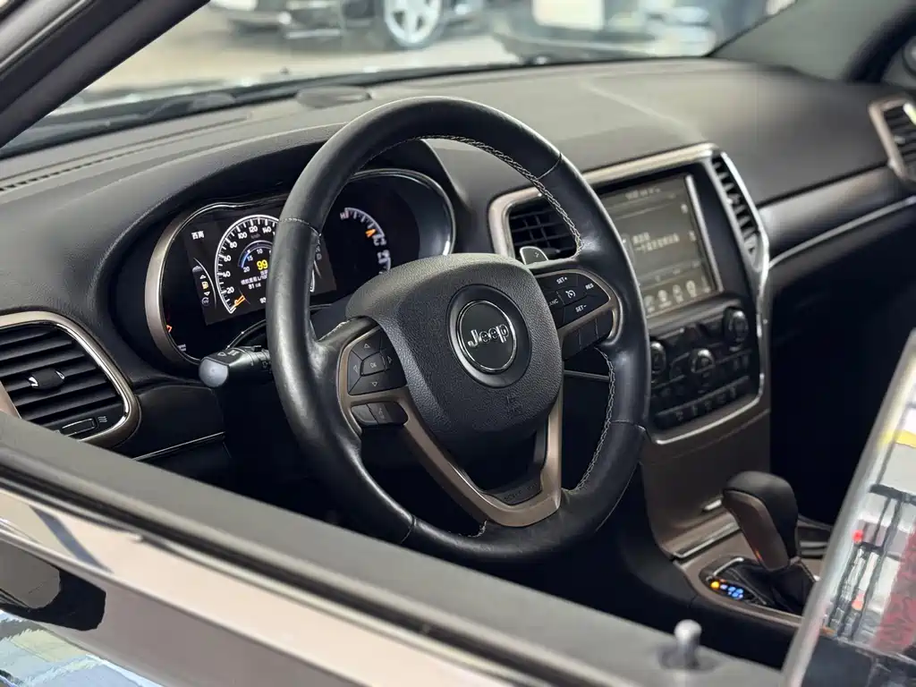 Grand Cherokee (Import) 3.0 L Comfort Enjoyment Navigation