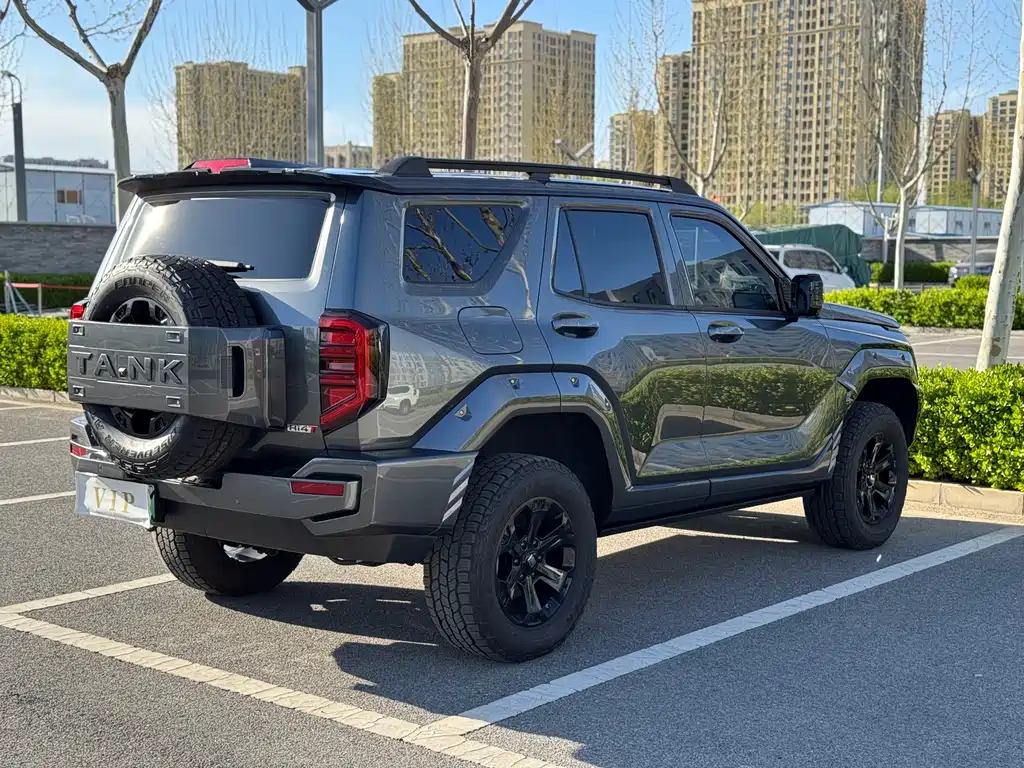 Tank 400 NEV Hi4-T Offroad