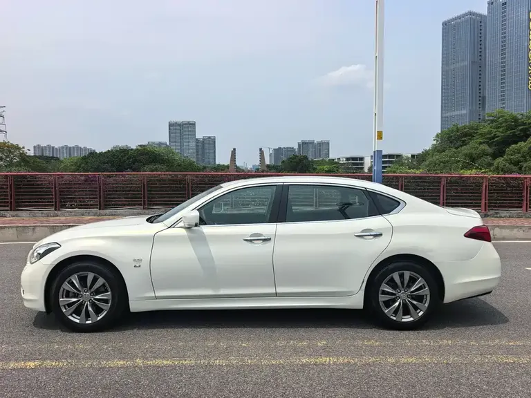 Infiniti Q70 英菲尼迪Q70 2013款 Q70 L 2.5 L 豪华版