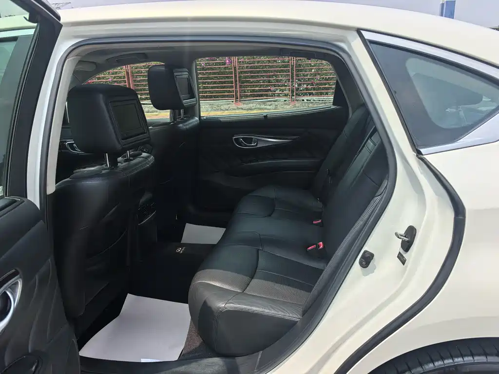 Infiniti Q70 英菲尼迪Q70 2013款 Q70 L 2.5 L 豪华版