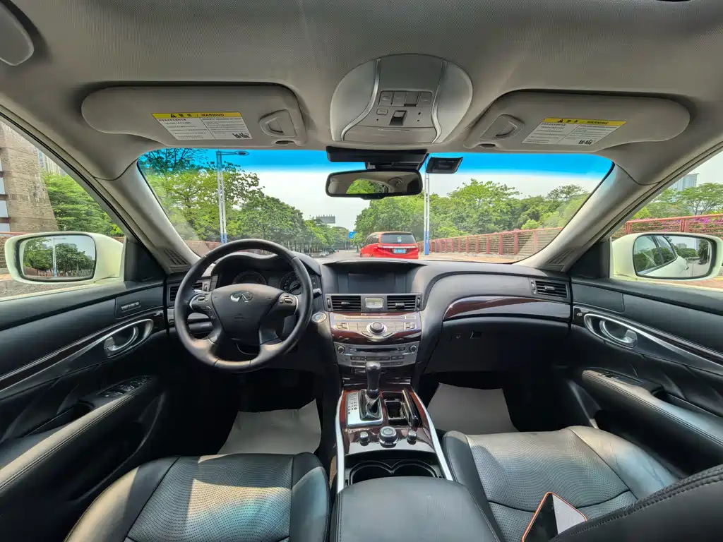 Infiniti Q70 英菲尼迪Q70 2013款 Q70 L 2.5 L 豪华版