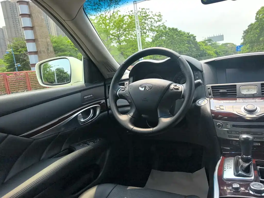 Infiniti Q70 英菲尼迪Q70 2013款 Q70 L 2.5 L 豪华版