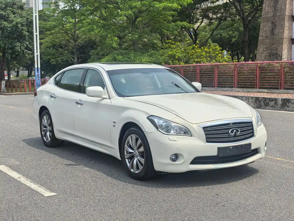 Infiniti Q70 英菲尼迪Q70 2013款 Q70 L 2.5 L 豪华版