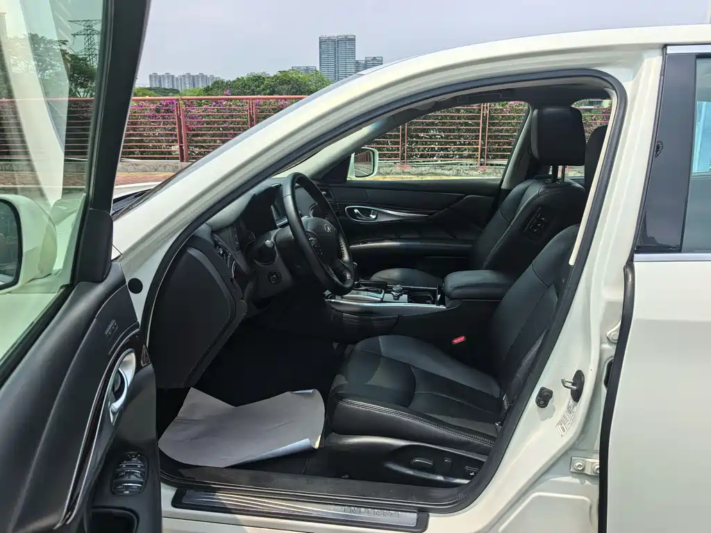 Infiniti Q70 英菲尼迪Q70 2013款 Q70 L 2.5 L 豪华版