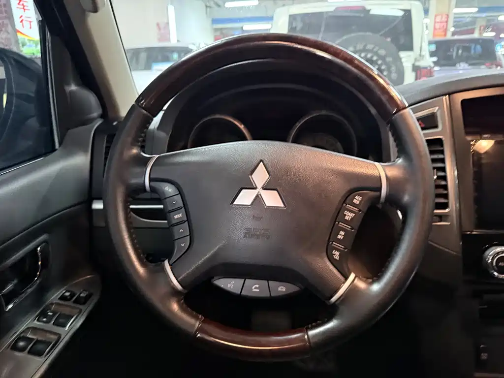Pajero (Import) 3.0 L Auto Standard