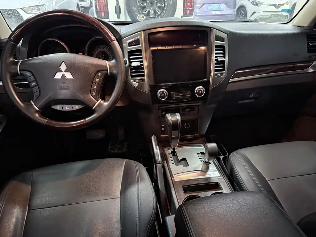 Pajero (Import) 3.0 L Auto Standard