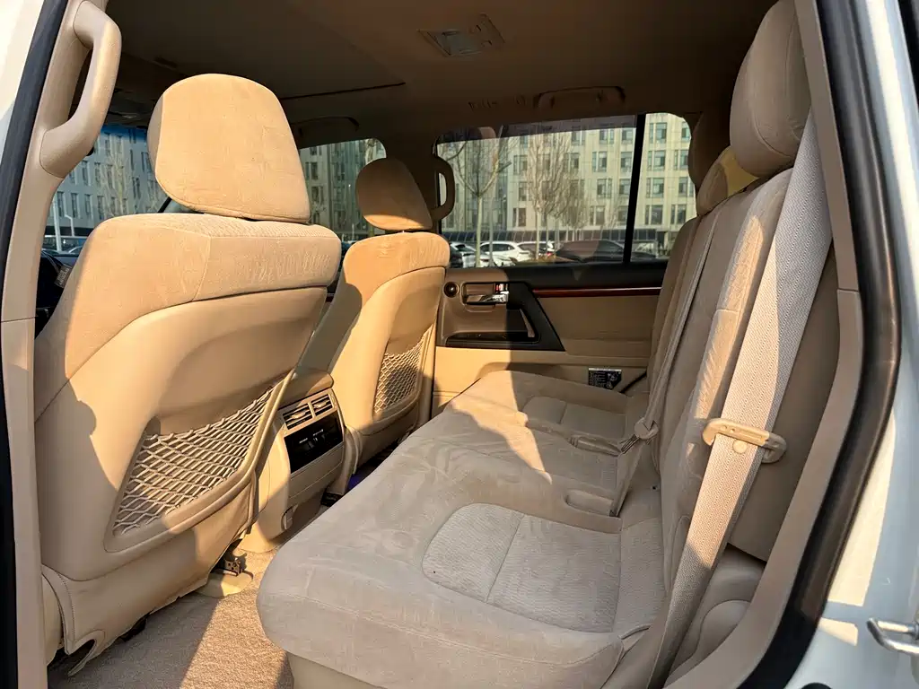 Land Cruiser (Import) 4.0 L V6 Middle East Limited