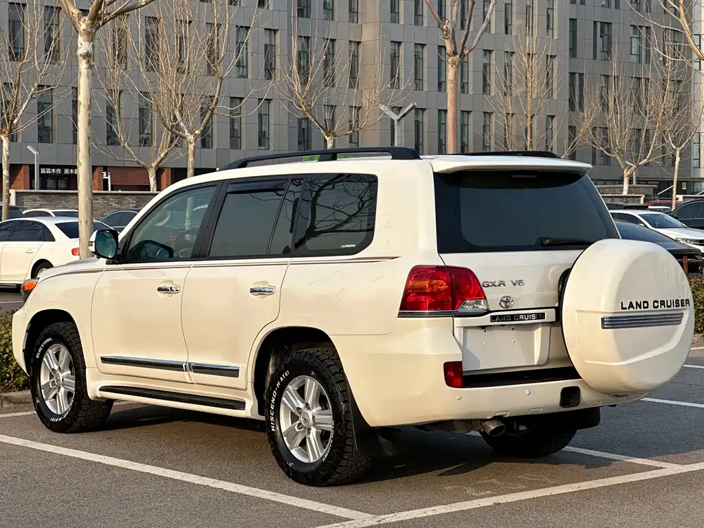 Land Cruiser (Import) 4.0 L V6 Middle East Limited