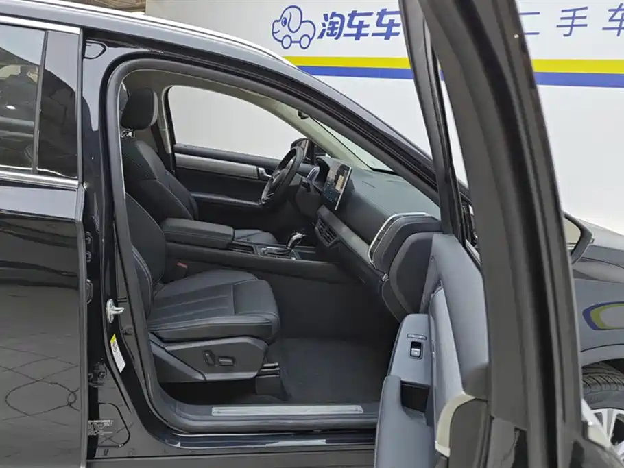 Tang 2.0 T Auto Connected Distinguished 7-seat CN-VI