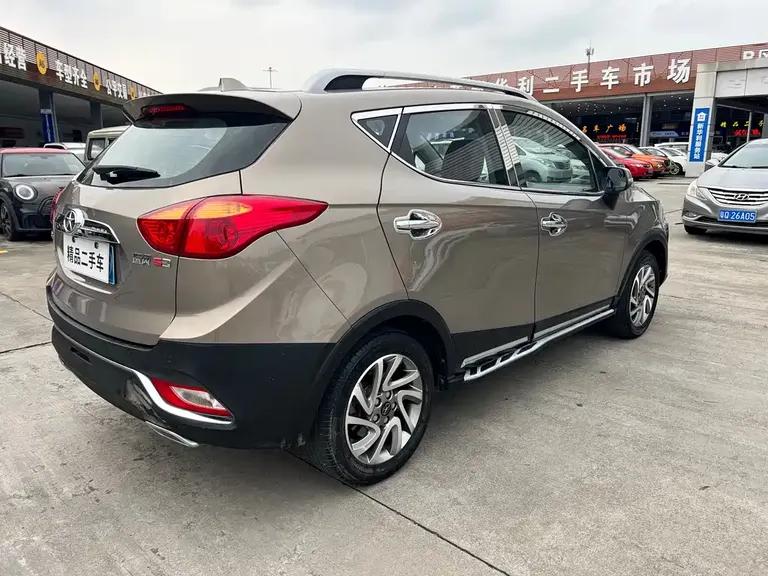 JAC Refine S3 1.5 L Manual Luxury Intelligent Premium