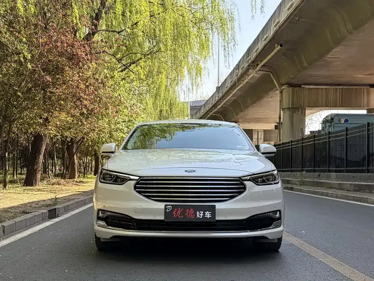 Ford Taurus EcoBoost 245 Premium