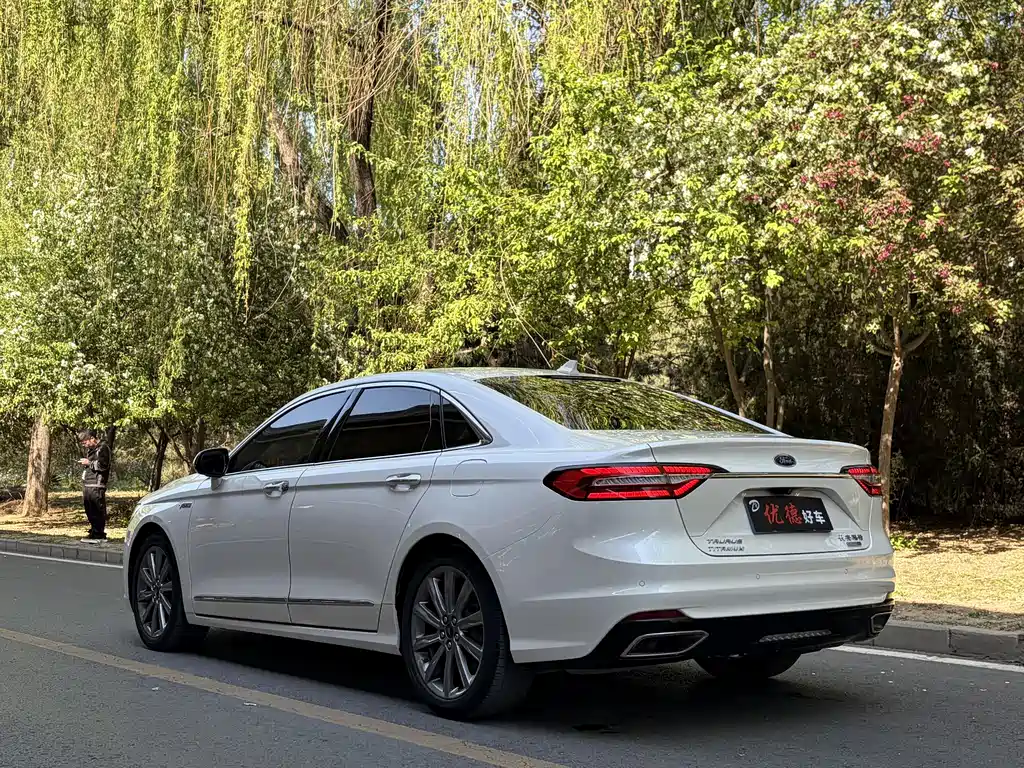 Taurus EcoBoost 245 Premium