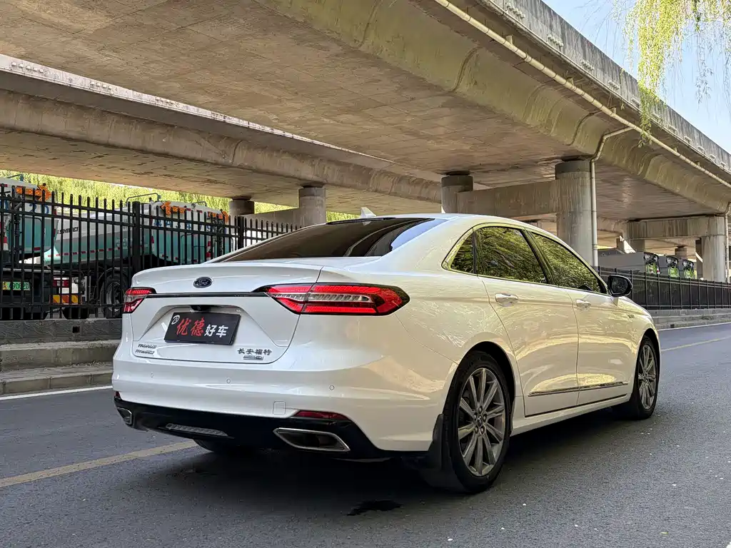 Taurus EcoBoost 245 Premium