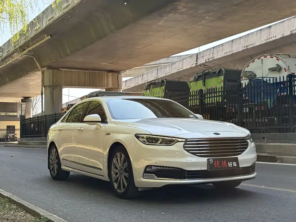 Taurus EcoBoost 245 Premium