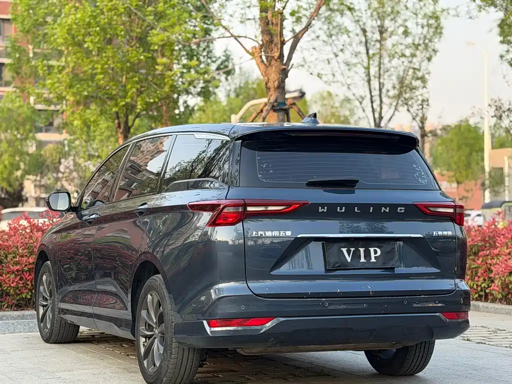 Wuling Victory 1.5 T CVT Distinguished