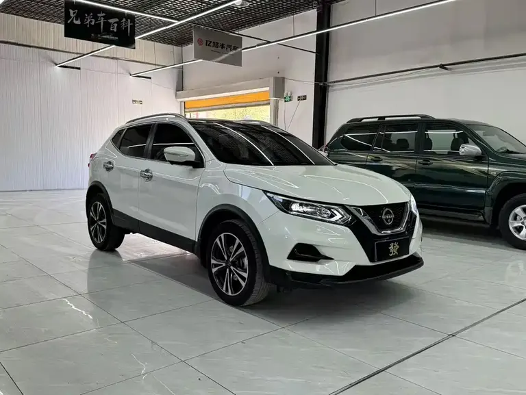 Nissan Qashqai Classic 2.0 L CVT XV+ Leading