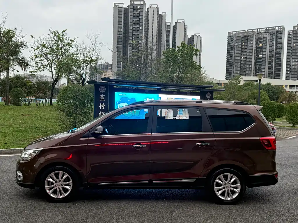 Baojun 730 1.5 T Manual Luxury 7-seat