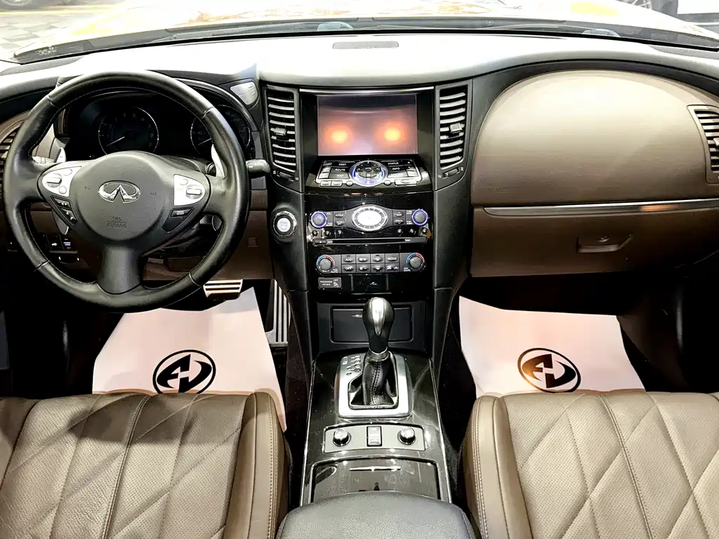 Infiniti QX70 3.7 L Standard