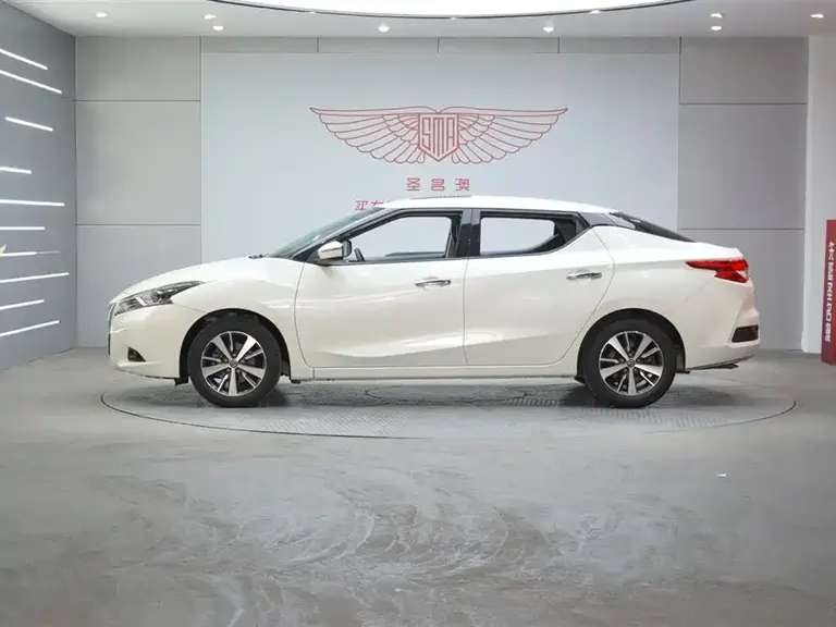 Nissan Lannia 1.6 L CVT Cool