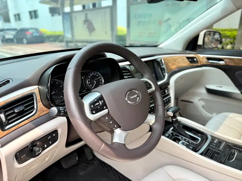 GAC Trumpchi GS8 320 T 2 WD Luxury Connected (7-seat)