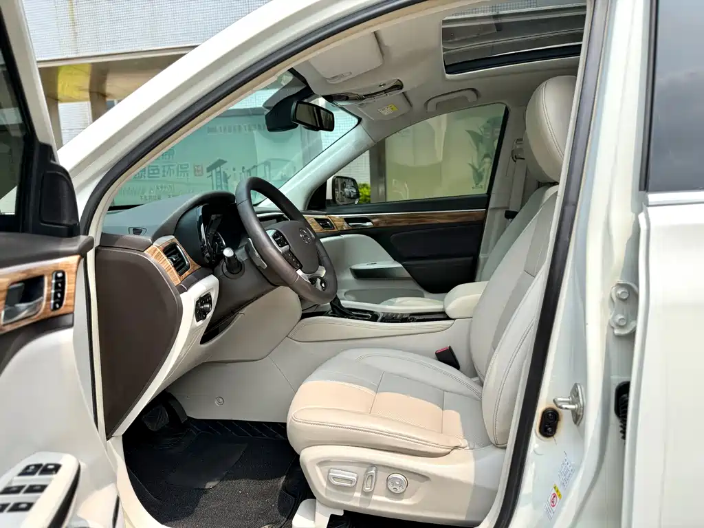 GAC Trumpchi GS8 320 T 2 WD Luxury Connected (7-seat)