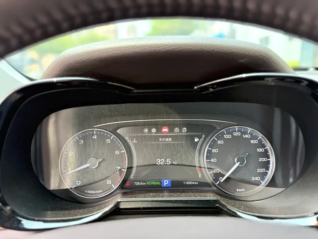 GAC Trumpchi GS8 320 T 2 WD Luxury Connected (7-seat)