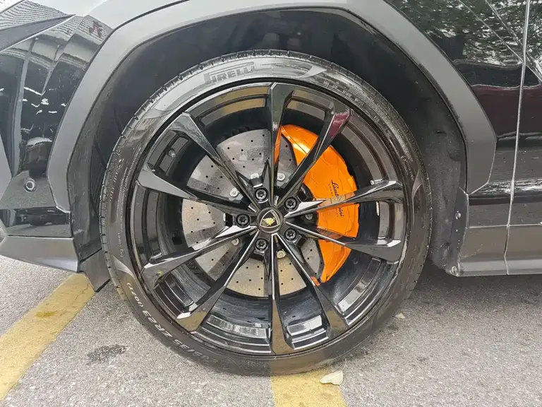Lamborghini Urus 4.0 T V8
