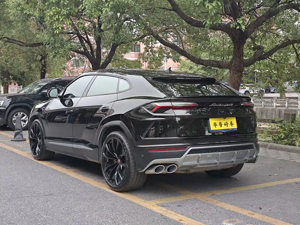 Urus 4.0 T V8
