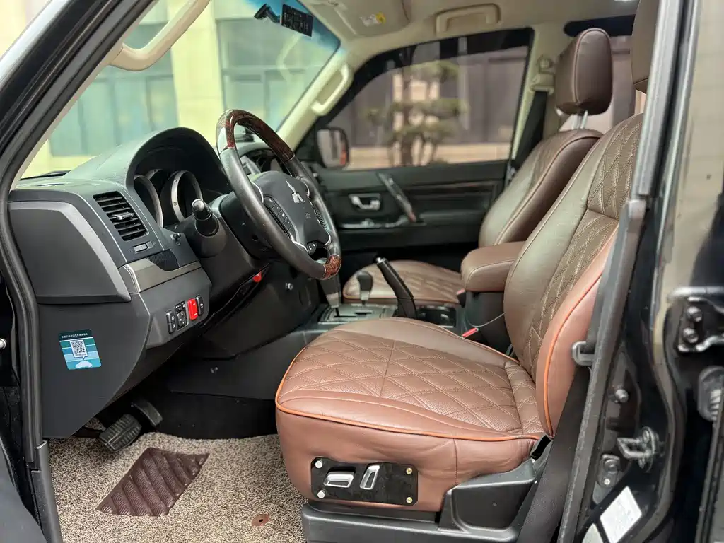 Pajero (Import) 3.0 L Auto Luxury
