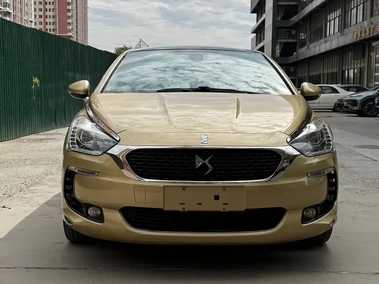 DS 5 1.6 T Luxury THP160