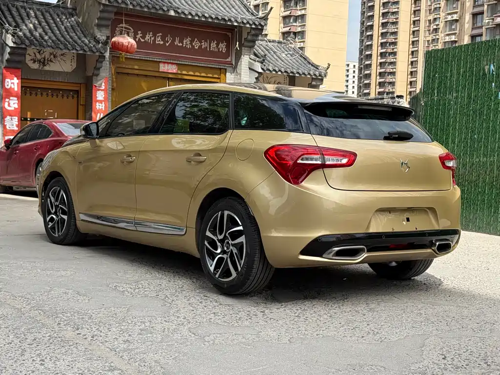 DS 5 1.6 T Luxury THP160