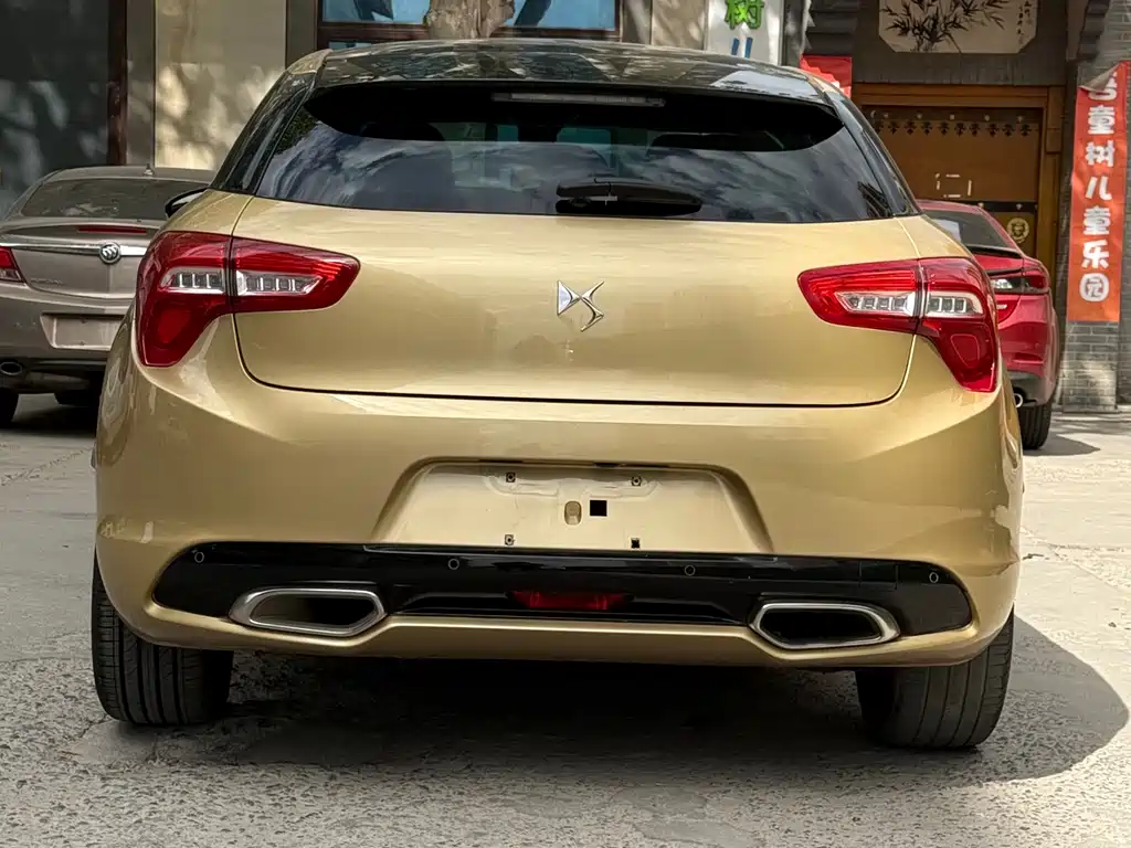 DS 5 1.6 T Luxury THP160