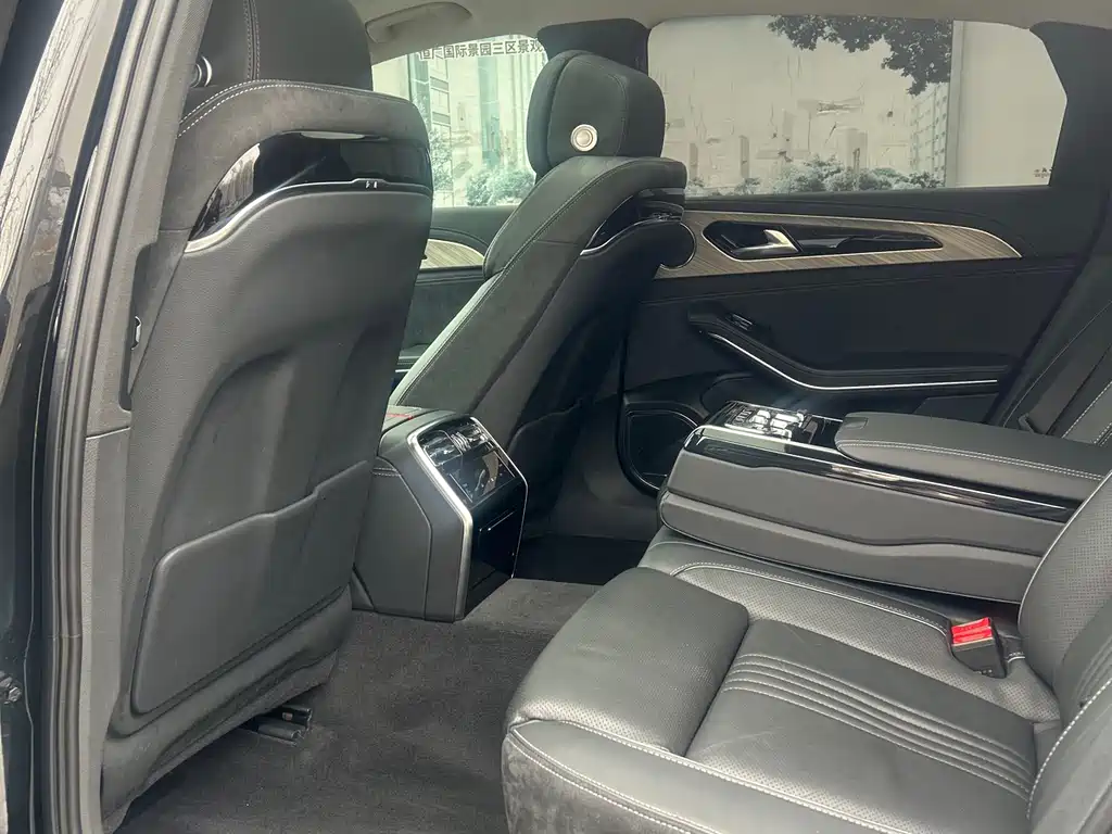 Hongqi H9 3.0 T Connected Flagship