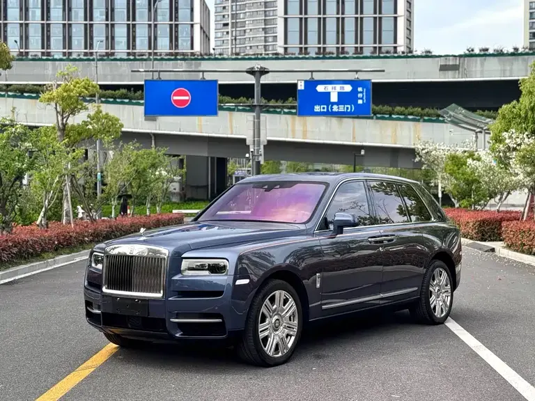 Rolls-Royce Cullinan 5-seat