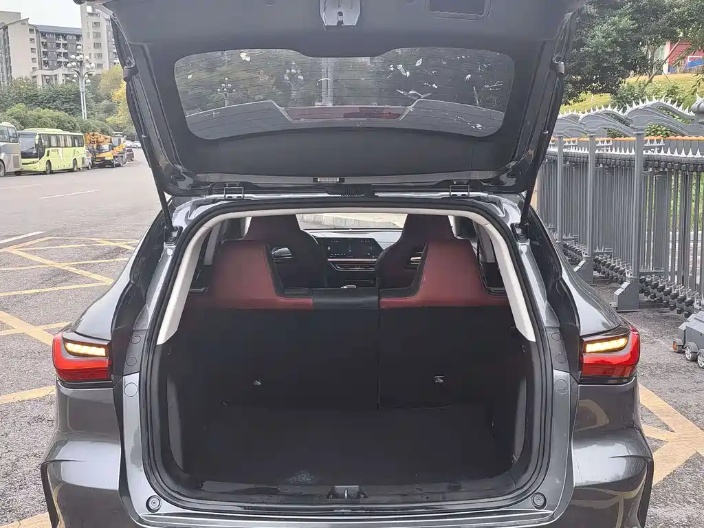 Changan Oshan X5 1.6 L CVT Distinguished
