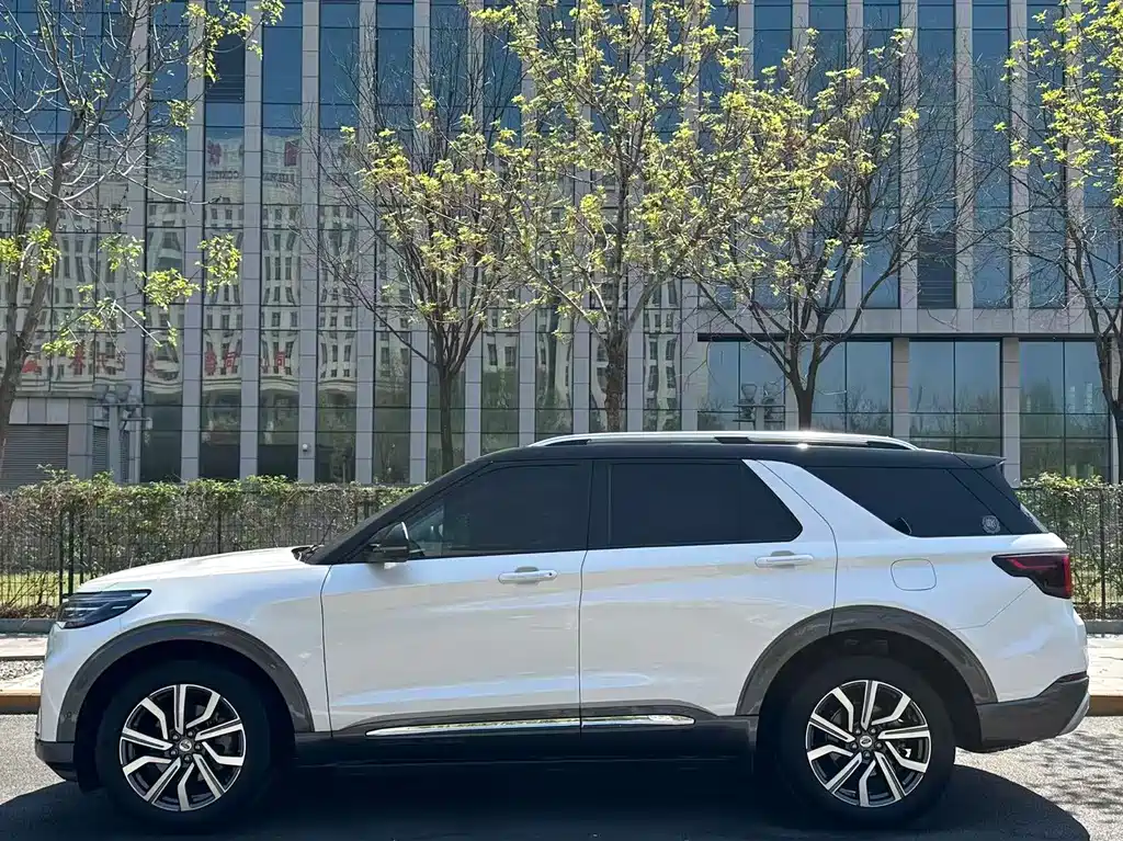Explorer EcoBoost 285 4 WD Titanium 6-seat